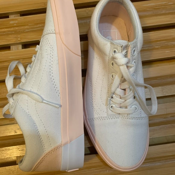 White and light pink Vans shoes - Picture 5 of 5